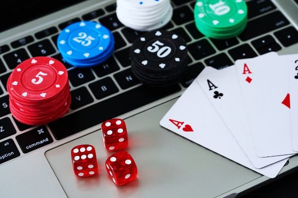 Grid permainan Mahjong Ways dengan simbol-simbol